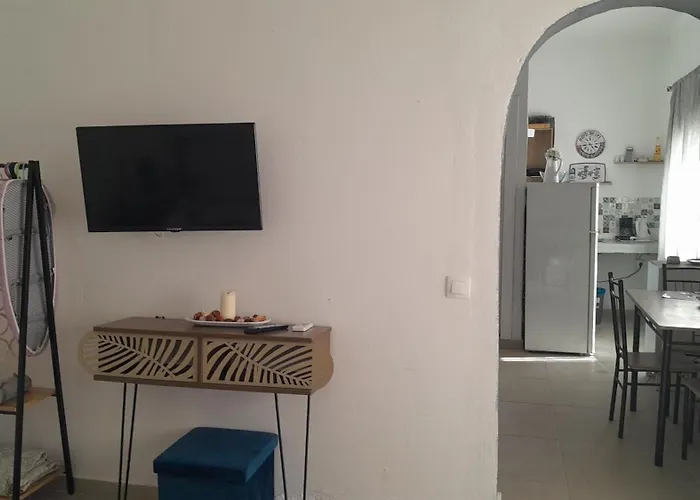 New Management 3* Fira (Santorini)