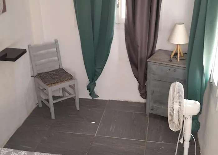 New Management Fira (Santorini)