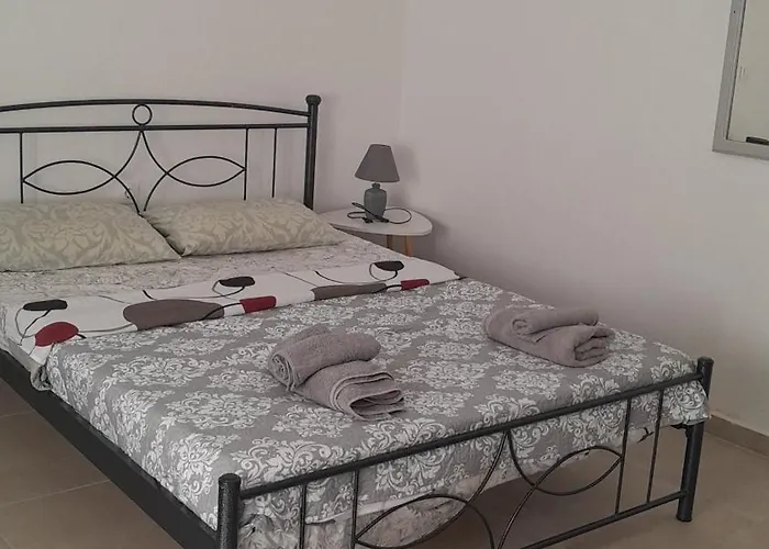 New Management Aparthotel Firá